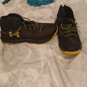 Under armour boy shoes